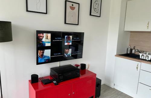 Cosy 2 pièces et parking 30 mns Gare du Nord by immo kit bnb - Foto 2