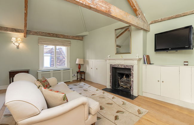 JOIVY Elegant 2-Bed Mews Flat Near Buckingham Palace - Photo 11