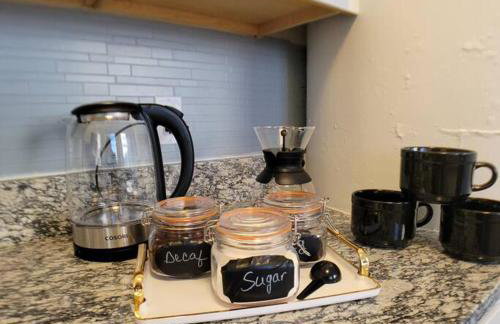 #2 Downtown Free Parking- Walk to Gainbridge, Lucas Oil, Conv Cntr - Foto 7