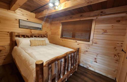 Lakeview Cabin by Tappan Lake, Perfect for Groups with Hot-Tub in Ohio - Foto 16