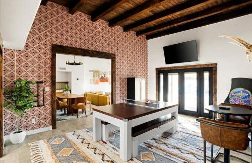 Pickleball & Mini Golf Karaoke Game Room - Foto 4