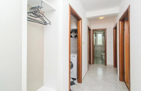 2 Bedroom Awesome Apartment In Labin - Photo 10