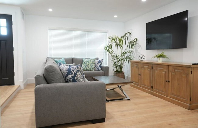 Coming Mid-April 2023! Beautifully upgraded two-story home with backyard oasis - Foto 23