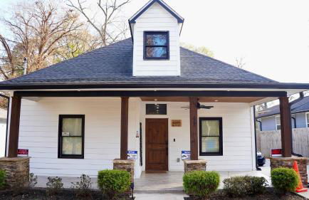 A Cabin in the City with a 5 Star Lush Backyard - Foto 2