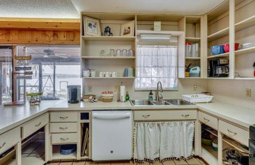 Lake Winnott Home with Boat Ramp and Dock - Foto 11