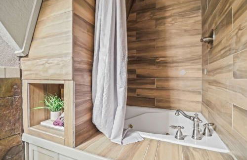 Ozark Mountain Retreat- Movie Theatre Dance Floor - Foto 17