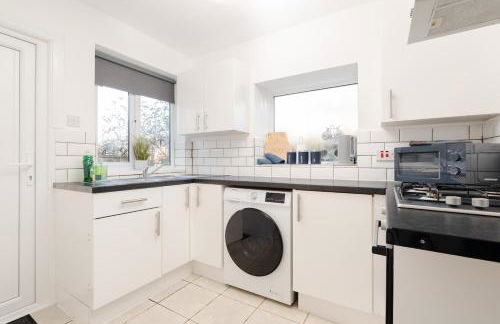 Spacious 3BR Sleeps 8 Ideal for Contractors or Large groups - Foto 28