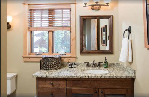 Luxury Home with Stunning 4 Peak Views - Foto 29