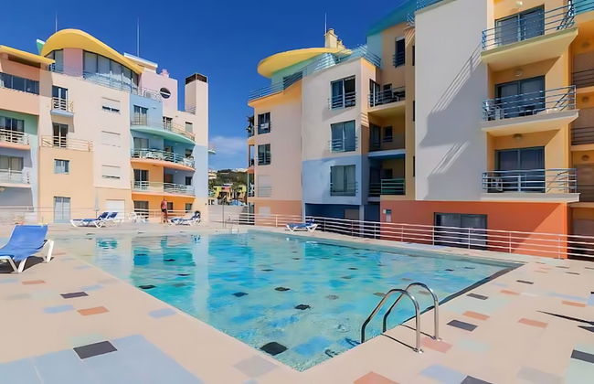 Marina View 1 Bedroom Apartment w Swimming Pool - Photo 2