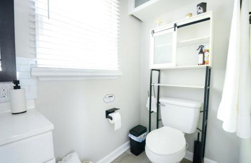 Private 1 Acre Retreat, Spa, Firepit, Gym, Chickens, King Suite, Pets - Foto 53