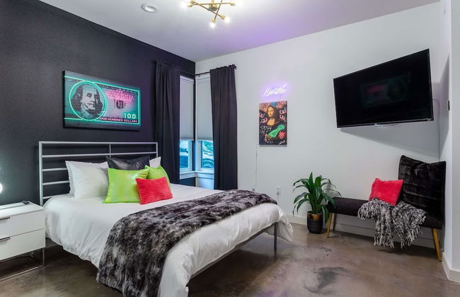 Upstay - Pristine Pool Palace - 7min to Rainey St - Photo 18