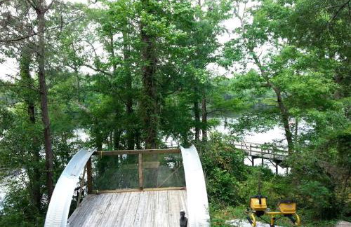 Eclectic Riverfront Log Cabin and Artist Retreat for Groups in Castle Hayne, North Carolina - Foto 18