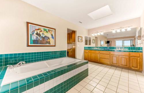 Spacious Beautiful Home with Stunning Bay Views - Foto 52