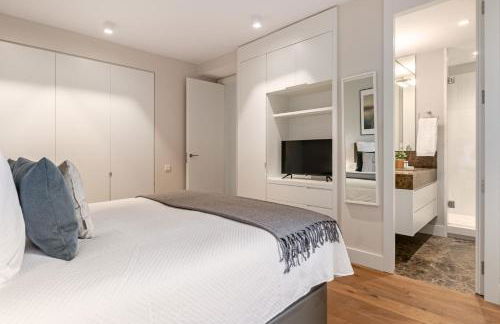 Modern Apartment with Stunning Views of Plaza Colón - Photo 7