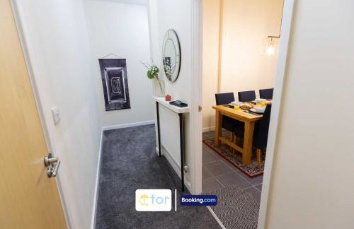 Large 2 Bedroom Apartment By The One Retreats Short Lets & Serviced Accommodation Horley Close To Gatwick Airport - Foto 72