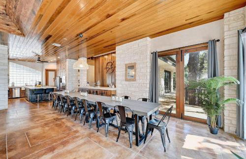 Luxury Lakefront Escape on Lake Travis - Photo 9