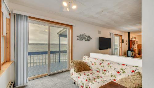 Boat, Grill and Unwind Lakefront Cayuga Home! - Foto 5