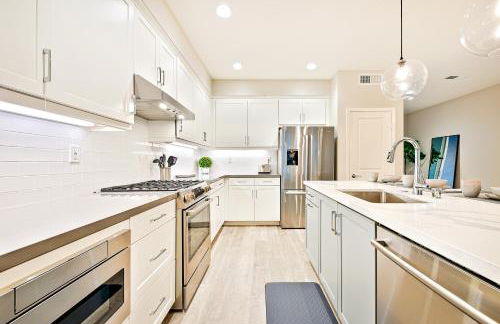 Modern 4BR - Private Balcony - Garage Parking - Foto 17