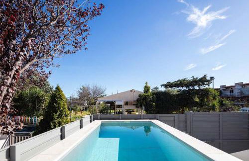 Akonizia Luxury House - With Private Heated Pool and Jacuzzi - Photo 2