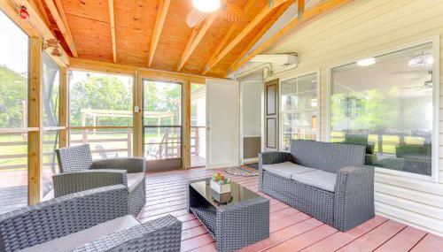 Palatka Hideaway with Fireplace and Private Porch - Photo 1