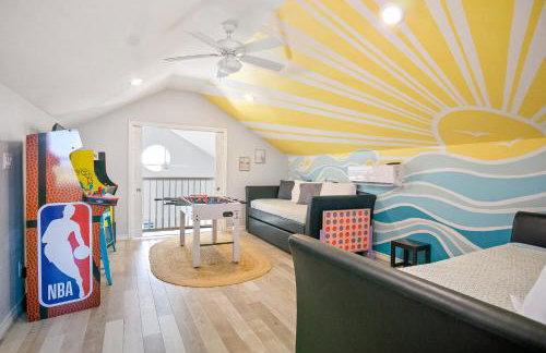 Views! Beachside, Hot Tub, Arcade, Family Beach Retreat with Fun for Every Age! - Foto 2