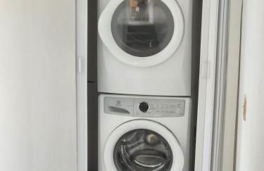 Spacious, modern, home by the lake! - Foto 38