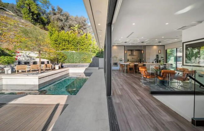 Willow Glen - Hollywood Hills Multi-level Villa With Theater & Pool - Photo 68