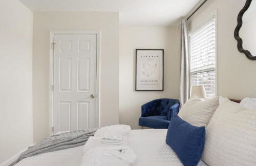 Capitol House - 3 Bed 1 Full and 1 Half Bath, Pet Friendly with Hot Tub walk to Lucas Oil Stadium - Foto 53