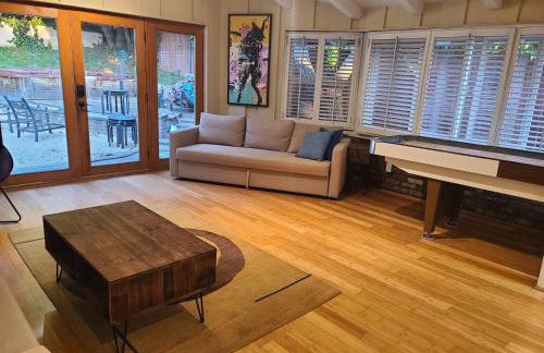 Westside Retreat w Yard, Grill, Hot Tub, Near Sofi Stadium, LAX, and the Beach - Foto 48