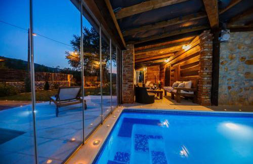 Rustic villa Radosic with indoor pool - Foto 44