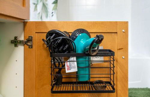 Luxury Stay-Free Parking-Amazon HQ-Nearby DC-Wifi-Pool-Gym - Photo 36