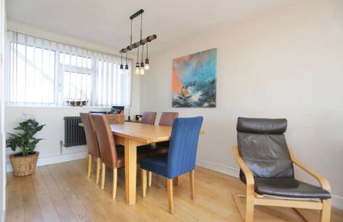 Fabulous beachfront 3 bed house with parking - Foto 9