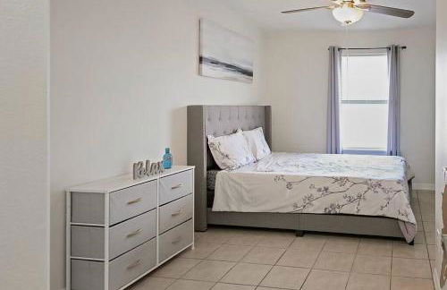 8 Mins to SPI Beach Spacious 3BR with Backyard - Foto 10