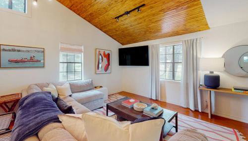 Dog-Friendly Waterfront Home with Dock, Grill, Water Views, Patio, Washer/Dryer - Photo 3