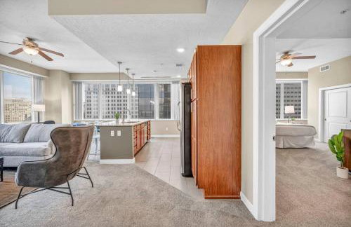 LAKE VIEW Sky-Suite in the Heart of Downtown! - Photo 17