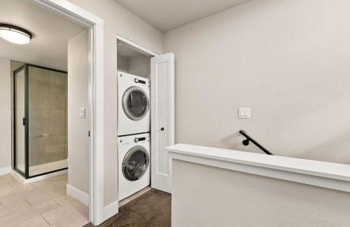 Old Town Modern New Build - Rooftop Spa with Mtn Views! - Foto 29