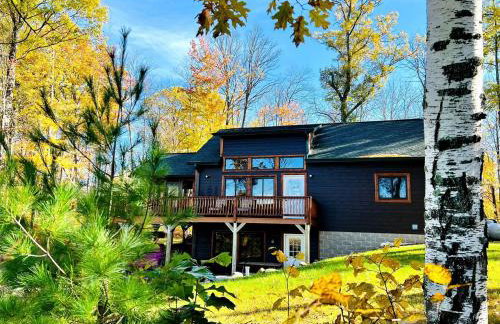 Cozy Lakefront Retreat with Game Room, Outdoor Living and Dock in Wisconsin - Foto 27