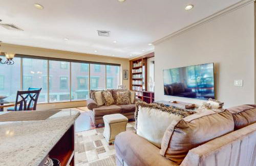 Gloucester Harbor Hideaway - Photo 11