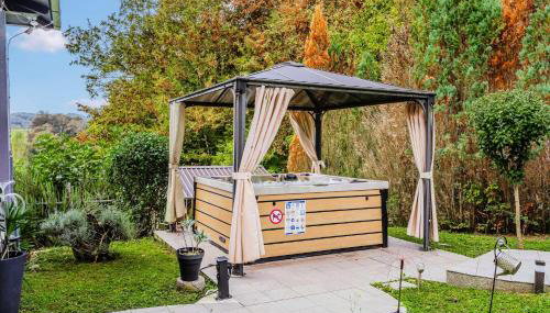 Riverside House with Pool and Hot Tub - Happy Rentals - Foto 3