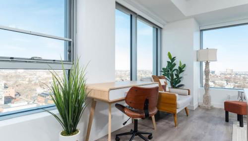 High Rise Retreat w City Skyline Views Shared Gym - Foto 3