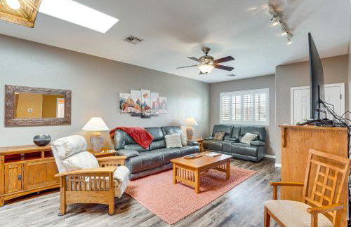 Hot Tub Access and Fire Pit Green Valley Getaway! - Foto 8