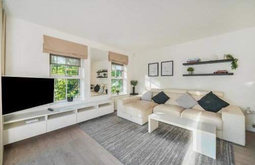 Walton Hidden Home with Free Parking - Pass the Keys - Foto 7