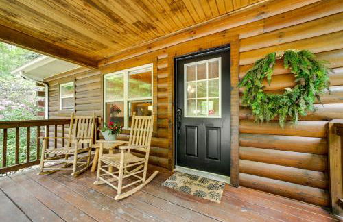 Peaceful Smoky Mountain Cabin with Deck and Fire Pit! - Foto 28