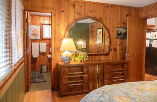 BunkHouse 1960's Camp Vibe with Timeless Wet Bar - Foto 18