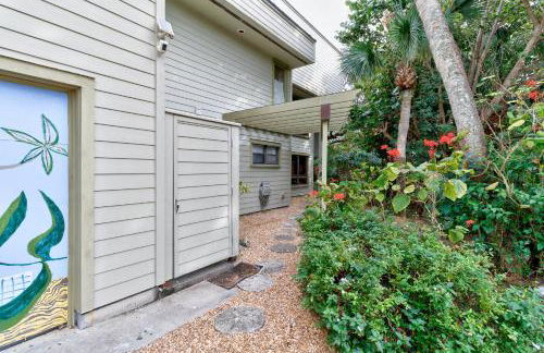 Beach Paradise Getaway - 200ft from Beach! - Foto 59