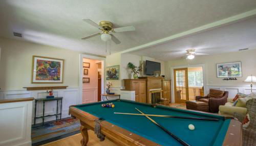 Historic 4BR Colonial with Pool Table and Fire Pit - Foto 4, Game Room
