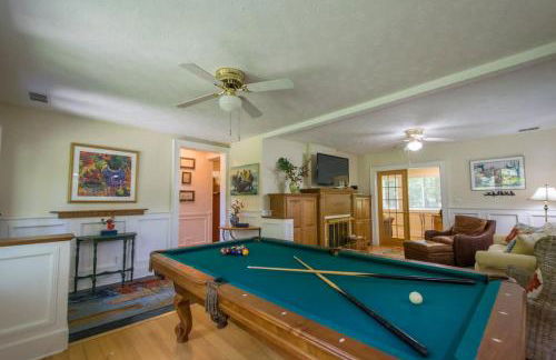 Historic 4BR Colonial with Pool Table and Fire Pit - Foto 4