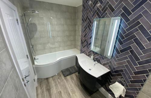 Edward Place Luxury Hot Tub Apartments - Foto 6