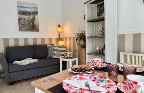 SOLund - Sonne im Herzen - ruhige und sonnige Ferienwohnung mit Terrasse und Garten nahe Strand und Ostsee - Foto 1