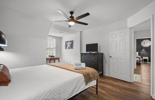 Grandma's Farm on 6 acres with Lighted Barn and River Access - Foto 30